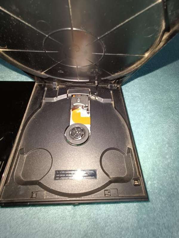PS2 + 2 x Controllers + 19 Games + Extras