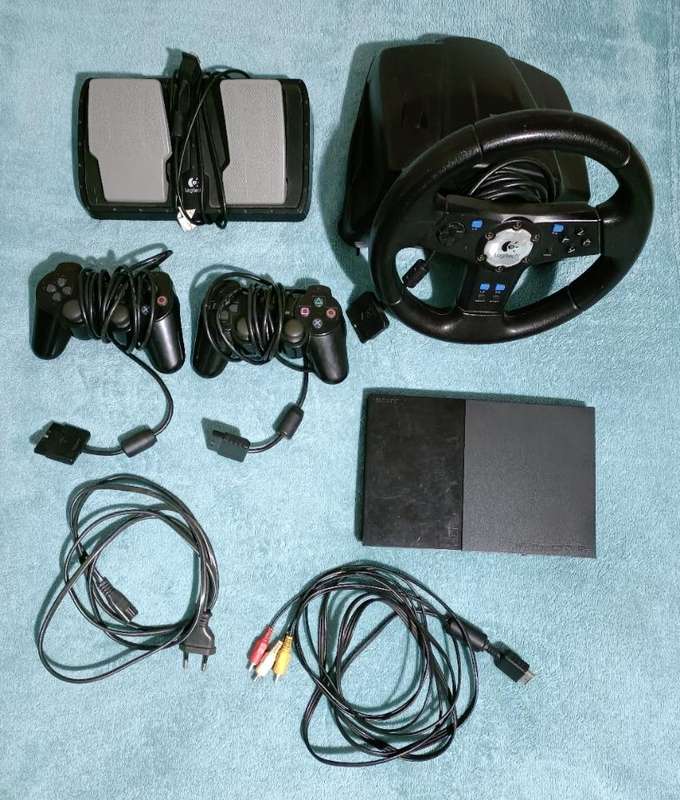 PS2 + 2 x Controllers + 19 Games + Extras