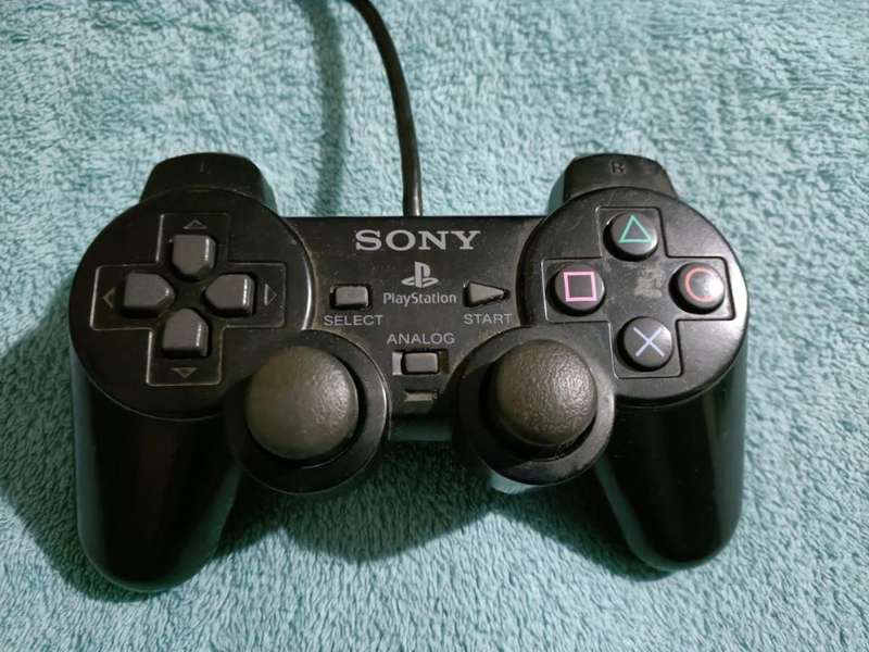 PS2 + 2 x Controllers + 19 Games + Extras