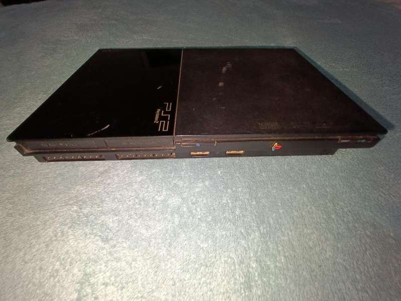 PS2 + 2 x Controllers + 19 Games + Extras