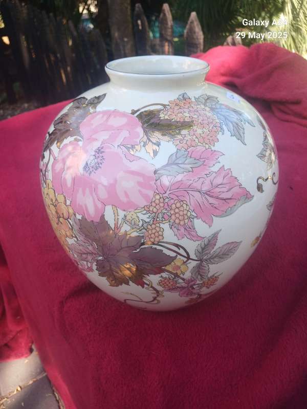 Large oriental Panda porcelain vase
