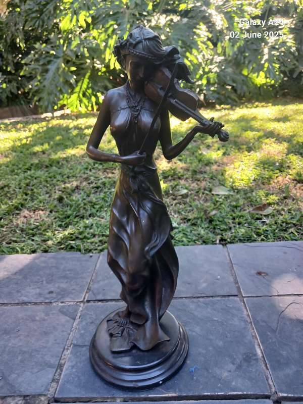 Bronze figurine of a lady playing the violin
