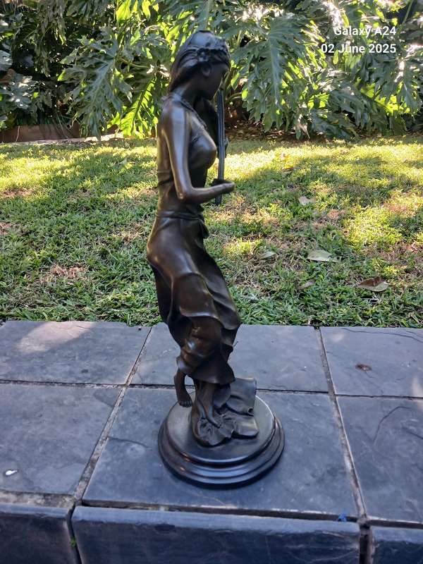 Bronze figurine of a lady playing the violin
