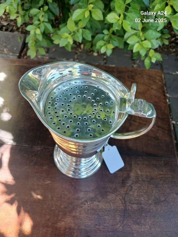 Art deco style EPBM 3/4 pint cocktail mixer/ice tea jug.