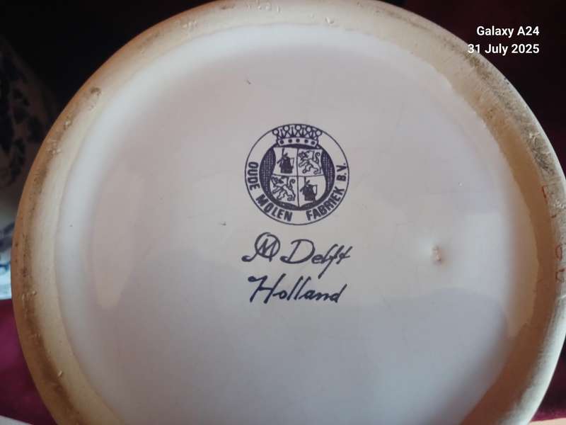 Delft lidded tea and coffee containers