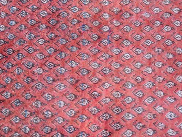 A Persian hand knotted Sarab rug.