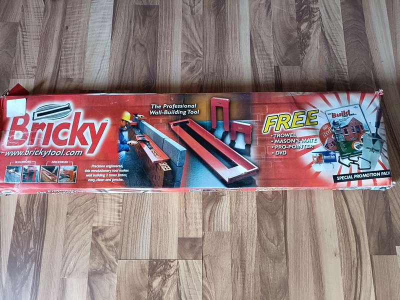 Wall building tool