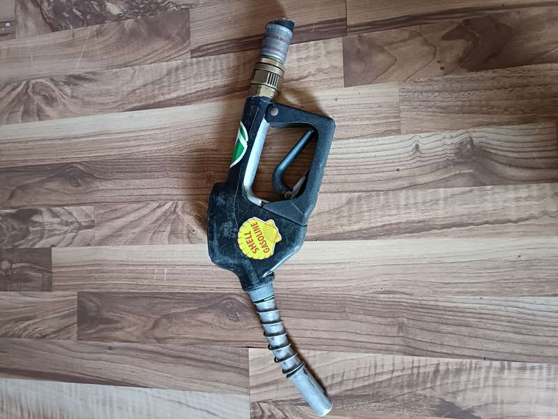 Fuel nozzle for display
