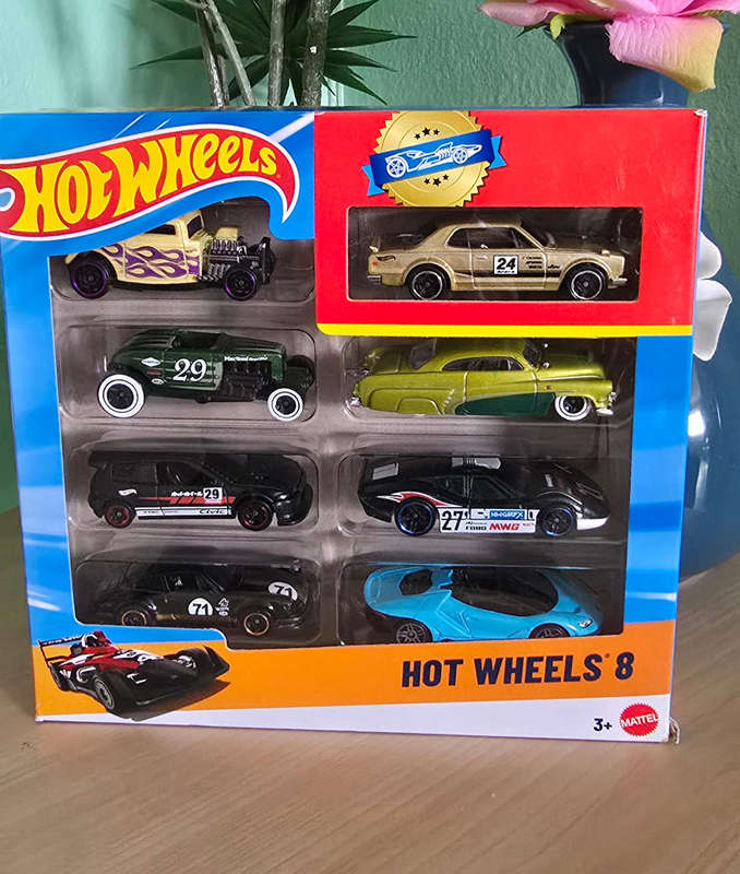 Hot wheels 8 pack