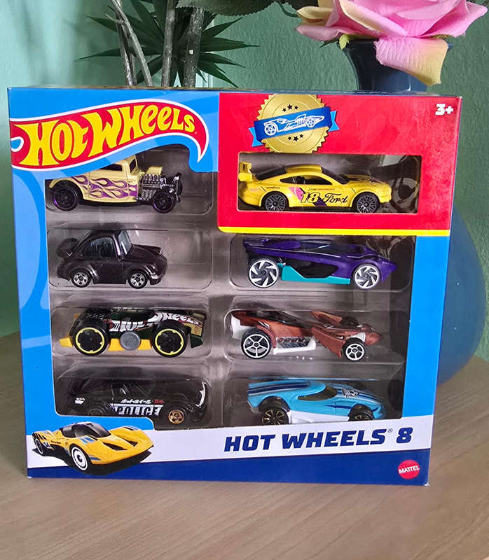 Hot wheels 8 pack