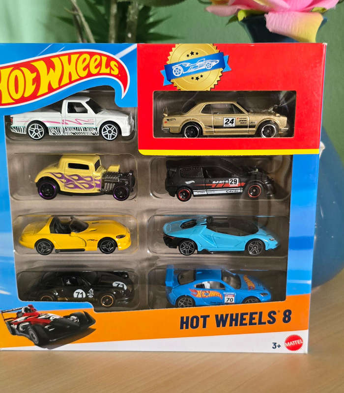 Hot wheels 8 pack
