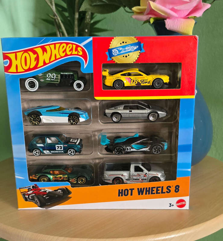 Hot wheels 8 pack