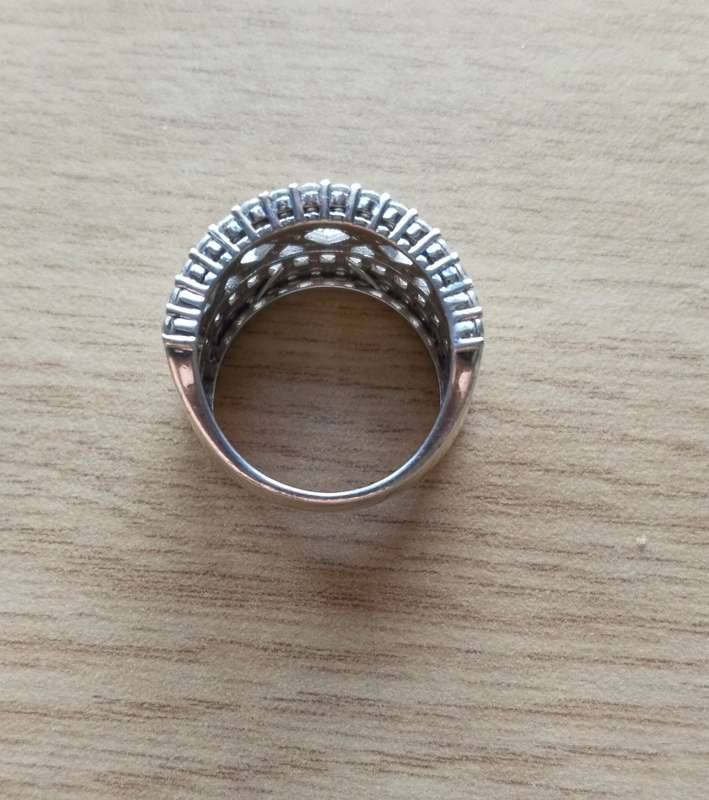Beautiful Sterling silver ladies ring with semi precious stones. 17mm inside diameter.