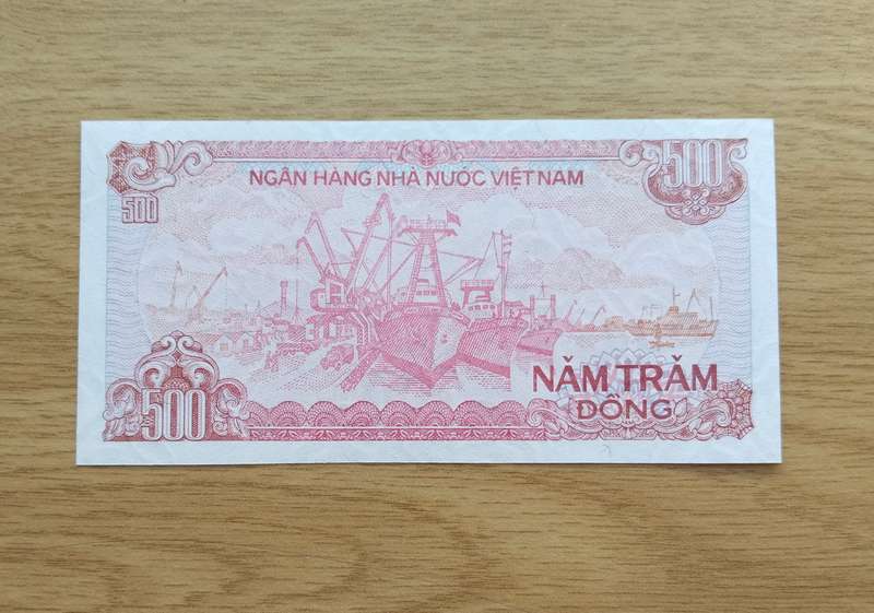 Vietnam UNC 500 Dong Bank Note.