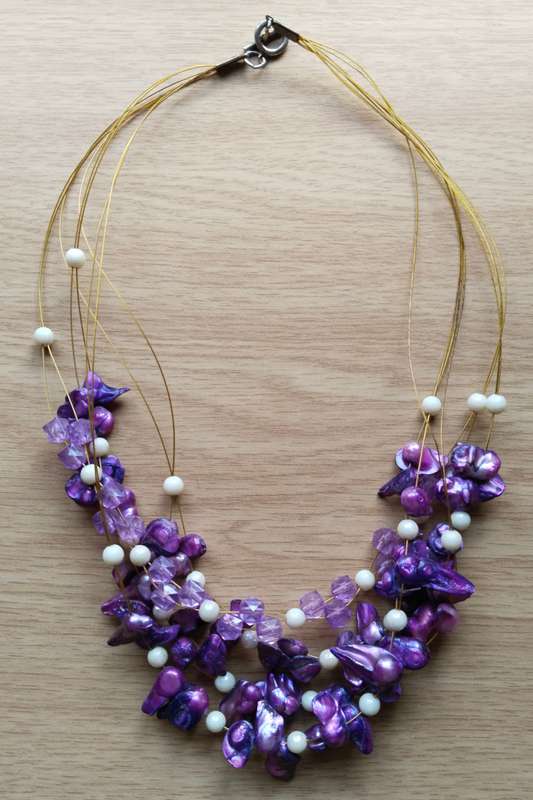 Beautiful purple coloured vintage style ladies necklace. 250mm long.