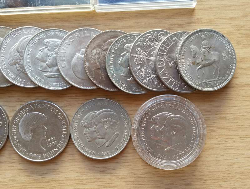 Great Britain collection of 37 Commemorative crowns. One bid takes all.