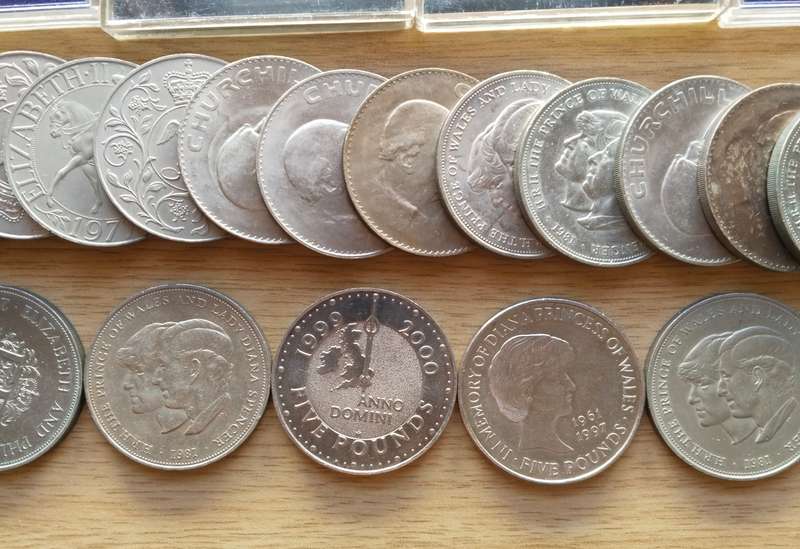 Great Britain collection of 37 Commemorative crowns. One bid takes all.