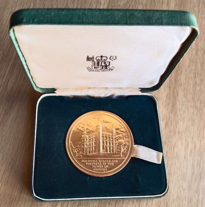 Great Britain 1976 Tower of London Large Commemorative Medal.