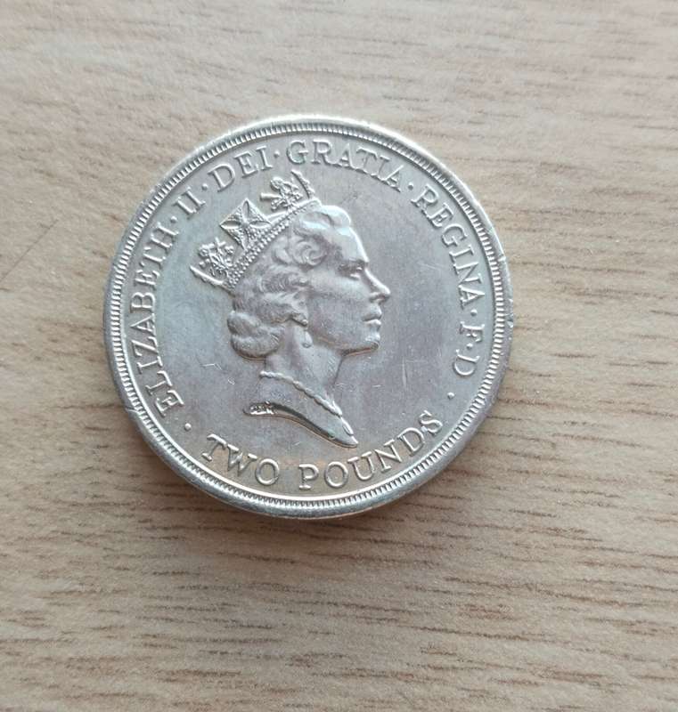 Great Britain Queen Elizabeth II Dove of Peace Commemorative Two Pounds.