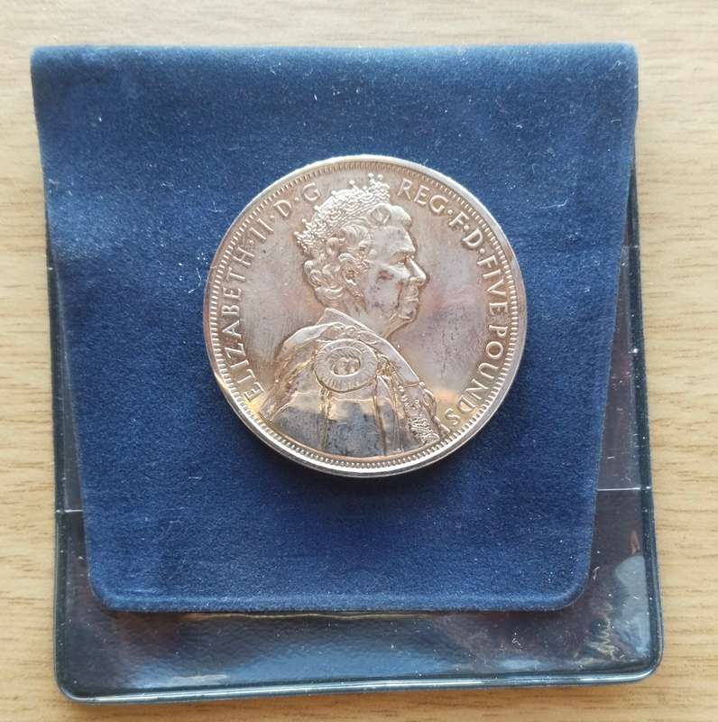 Queen Elizabeth II 2012 Five Pounds.