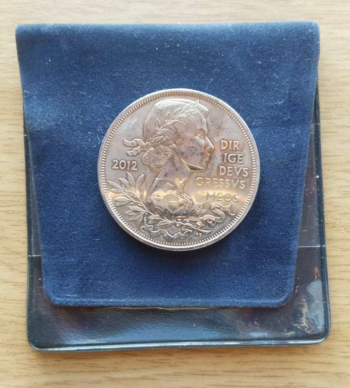 Queen Elizabeth II 2012 Five Pounds.