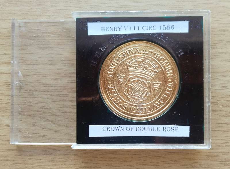 King Henry V111 Double Rose 1586 Commemorative Coin.