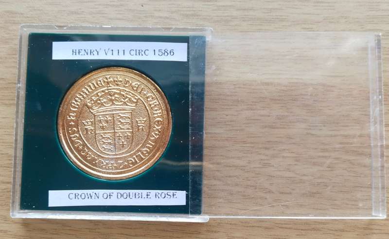 King Henry V111 Double Rose 1586 Commemorative Coin.