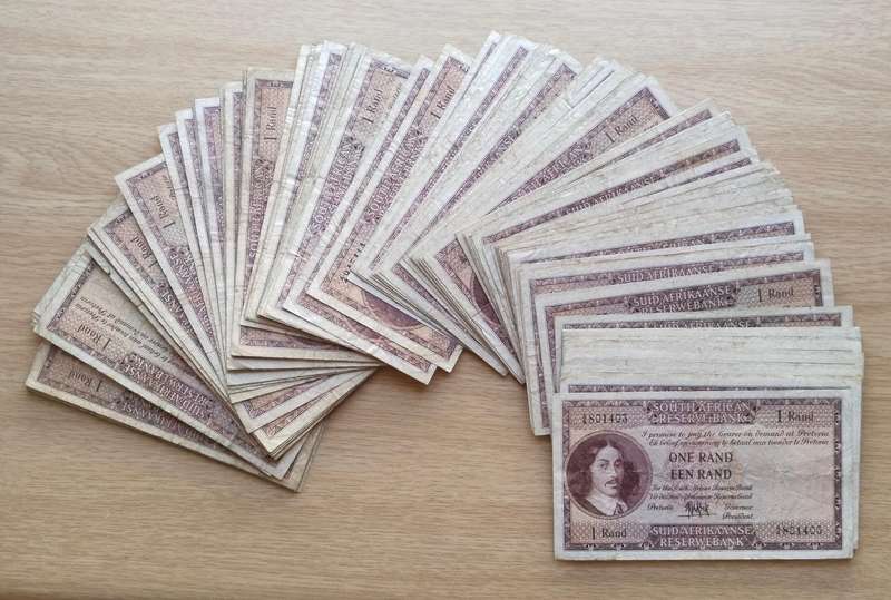 South Africa M.H. de Kock collection of 113 Old R2 Bank Notes. One bid takes all.