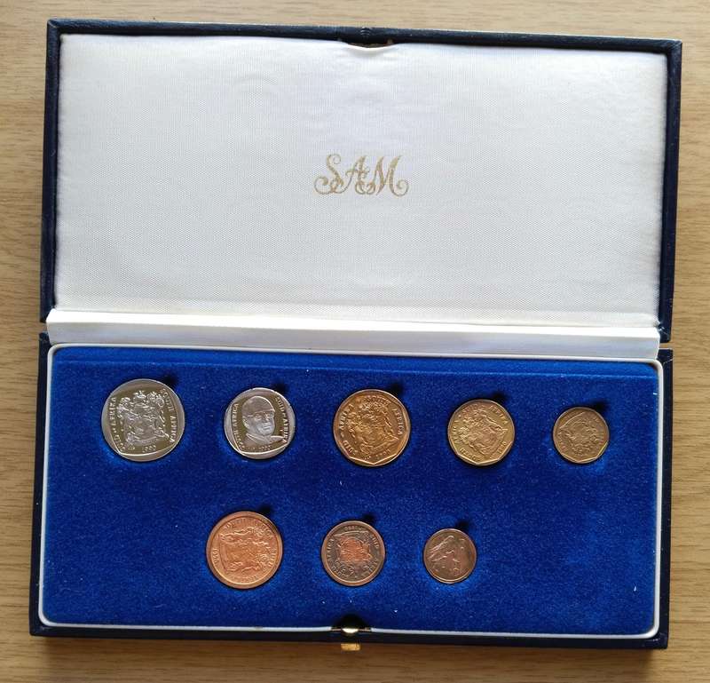 South Africa 1990 Proof Coin set. Case does not want to close properly.