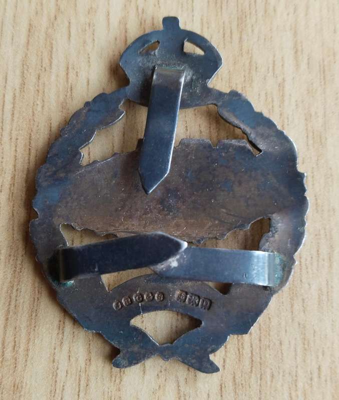Great Britain Silver WW11 Royal Military Tank Regiment Cap Badge.  15.09 Grams.