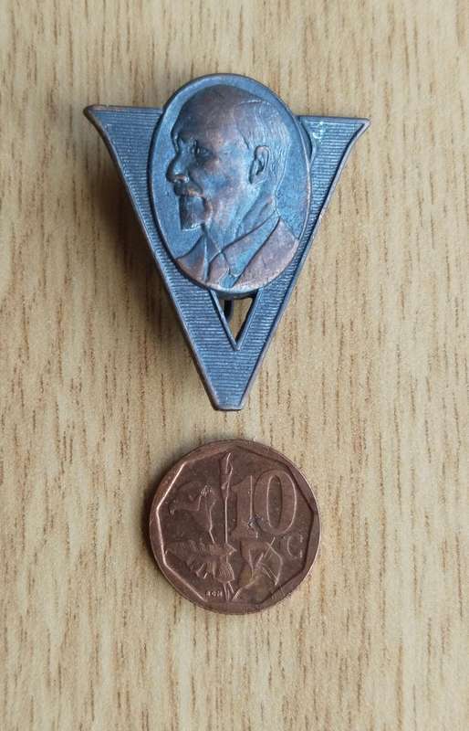 WW11 Jan Smuts Victory Pin Badge.
