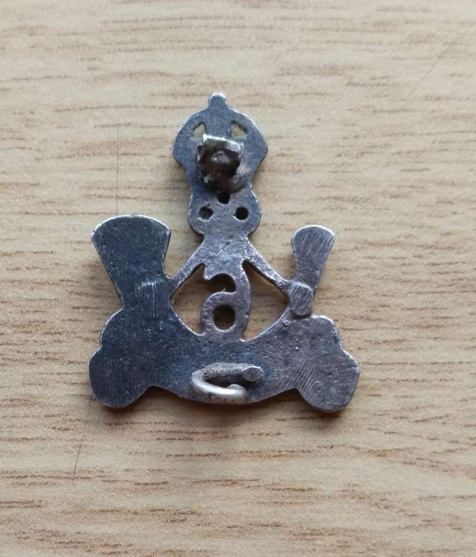 Great Britain Kings Rifles Collar Badge.