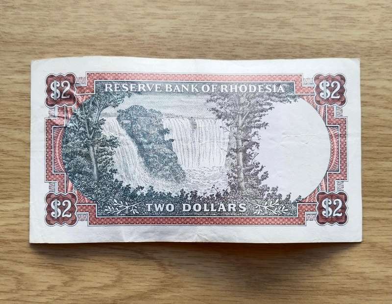 Rhodesia 12Th November 1971 Two Dollar Bank Note. (972)