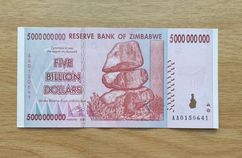 Zimbabwe Five Billion Dollars Bank Note. Good condition. (AA641)