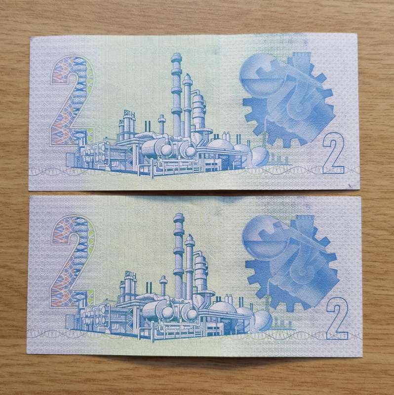 South Africa de Kock 2 consecutive number R2 Bank Notes. (293-294)