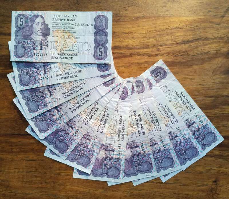 South Africa collection of 11 Old R5 Bank Notes. One bid takes all.