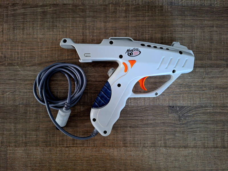 House of the Dead 2 + Light Gun Bundle - Sega Dreamcast