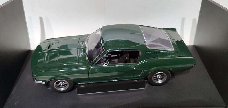 **VERY RARE/Boxed** 1/18 AUTOart Ford Mustang GT390 Steve McQueen's 'Bullitt' Version Green (72811)