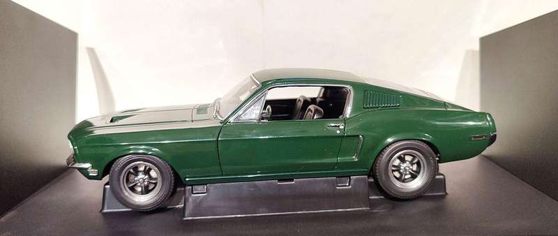 **VERY RARE/Boxed** 1/18 AUTOart Ford Mustang GT390 Steve McQueen's 'Bullitt' Version Green (72811)