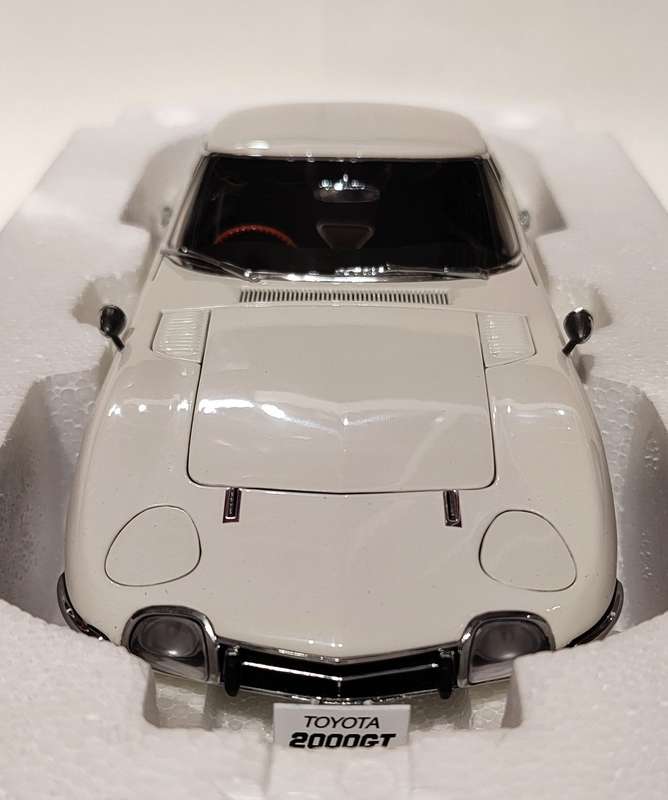 **VERY RARE/Mint/Boxed** 1/18 AUTOart Millennium Toyota 2000GT Coupe (Upgraded) White (78747)