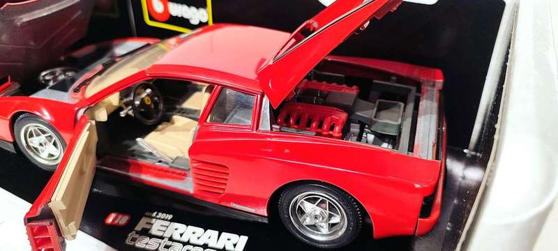 **VINTAGE/BOXED** 1/18 Bburago Diamonds Ferrari Testarossa 1984 Red (3019)