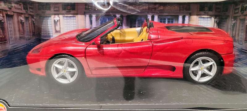 **PRE-LOVED/BOXED** 1/18 Hot Wheels Ferrari 360 Spider (red with beige interior)