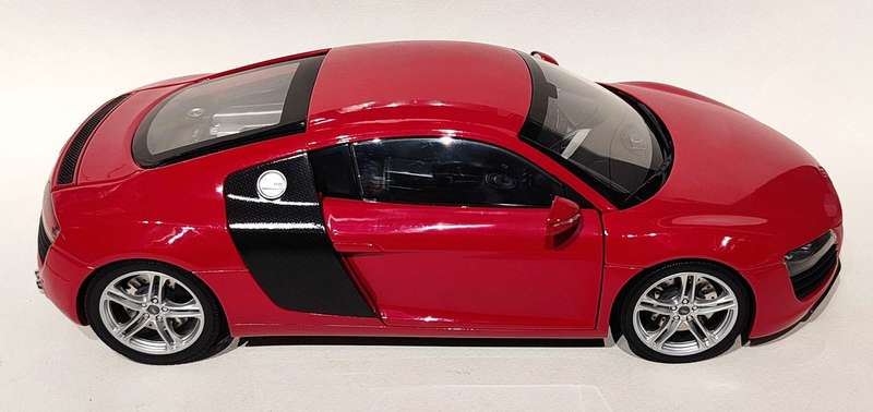 **VERY RARE/MINT/BOXED** 1/18 Kyosho Audi R8 Red (09213R)