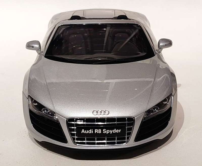 **VERY RARE/NEW/BOXED** 1/18 Kyosho Audi R8 Spyder Silver (09217S)