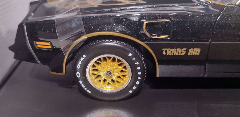 **NEW/BOXED** 1/18 Maisto Special Edition 1978 Pontiac Firebird Trans Am (31464)