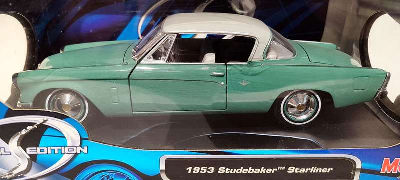**RARE/BOXED/MINT MODEL** 1/18 Maisto SE 1953 Studebaker Starliner Green (31651)