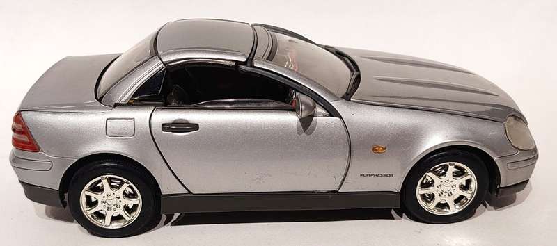 **Pre-Loved/Damaged** 1/18 Maisto Mercedes Benz SLK230 (R170) Silver (Resto or scrapyard)