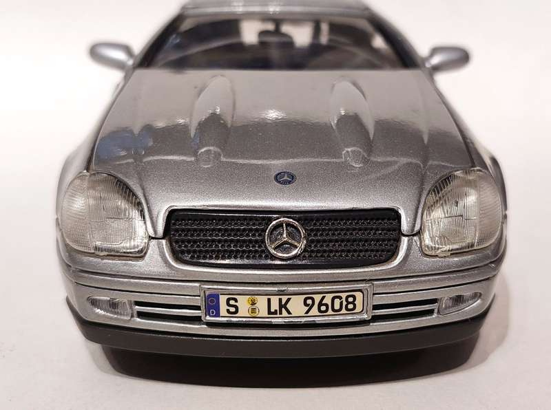 **Pre-Loved/Damaged** 1/18 Maisto Mercedes Benz SLK230 (R170) Silver (Resto or scrapyard)