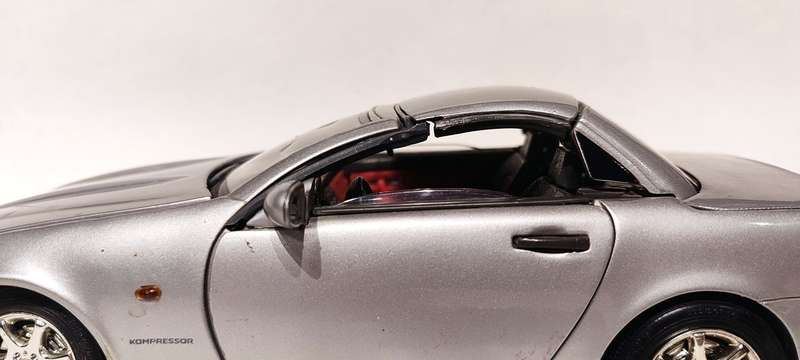 **Pre-Loved/Damaged** 1/18 Maisto Mercedes Benz SLK230 (R170) Silver (Resto or scrapyard)