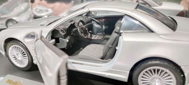 **RARE/BOXED/MINT MODEL** 1/18 Maisto Premiere Edition Mercedes-Benz SL 55 AMG Silver (36894)